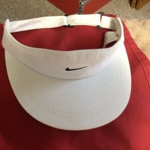 Woman’s   NIKE golf visor